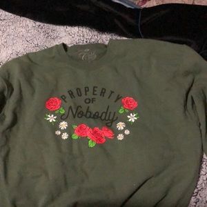 Oversized sweater “property of nobody”